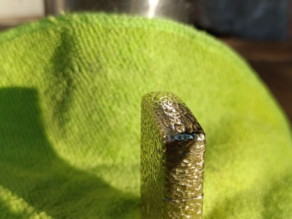 Новая зажигалка Zippo Armor ручной работы.