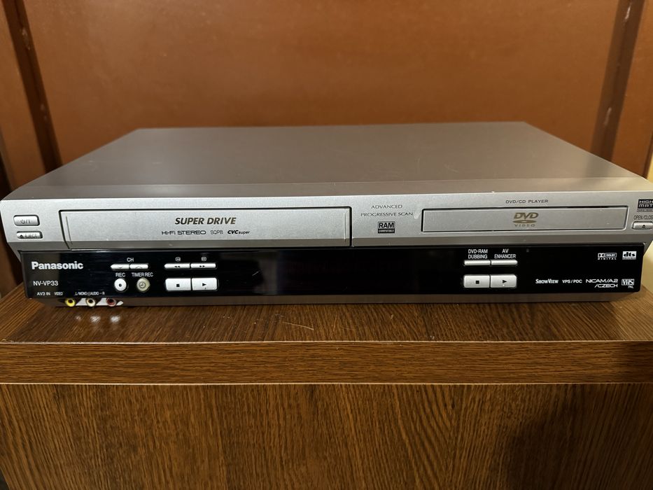 Combo Panasonic VHS DVD PILOT NV-VP33