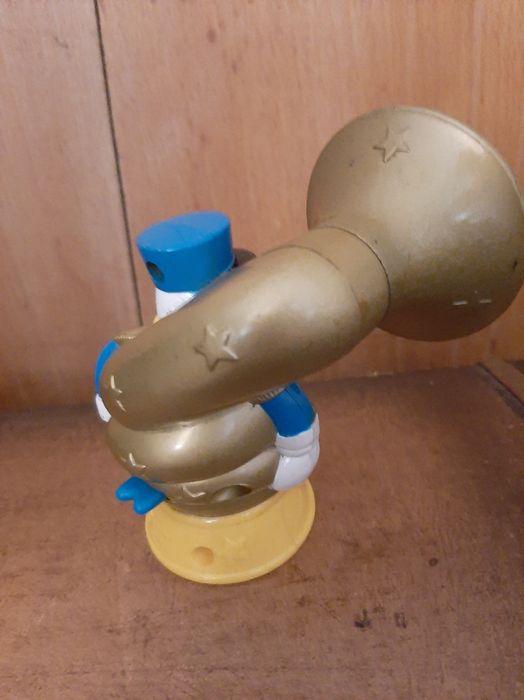 Donald Tuba, Disney, 2001