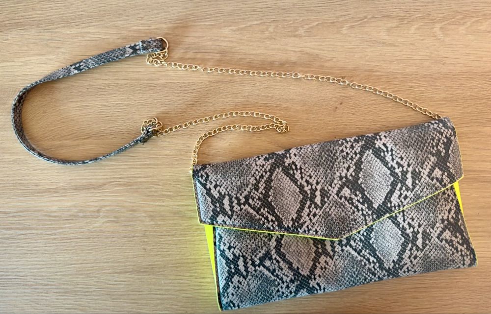 Nowa kopertówka motym węża