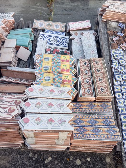 Barras, azulejos, rodapé