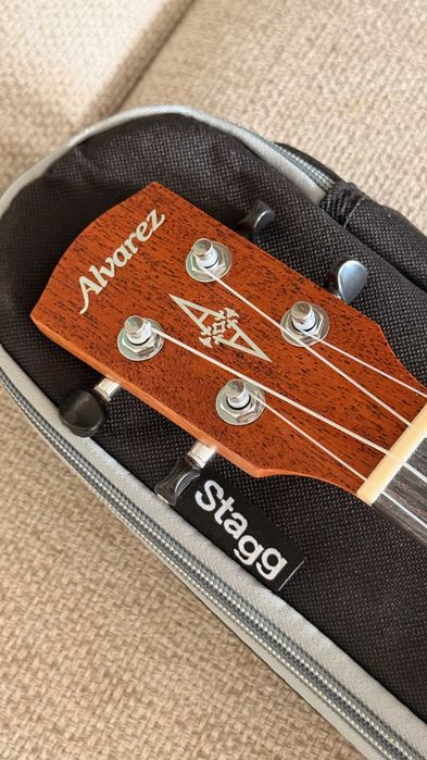 Ukulele Alvarez + Capa Stagg