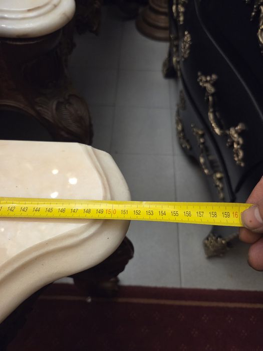 Imponente credencia com espelho