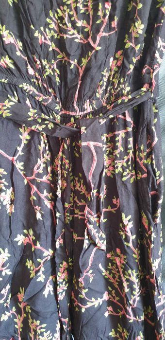 Macacão florido com cinto