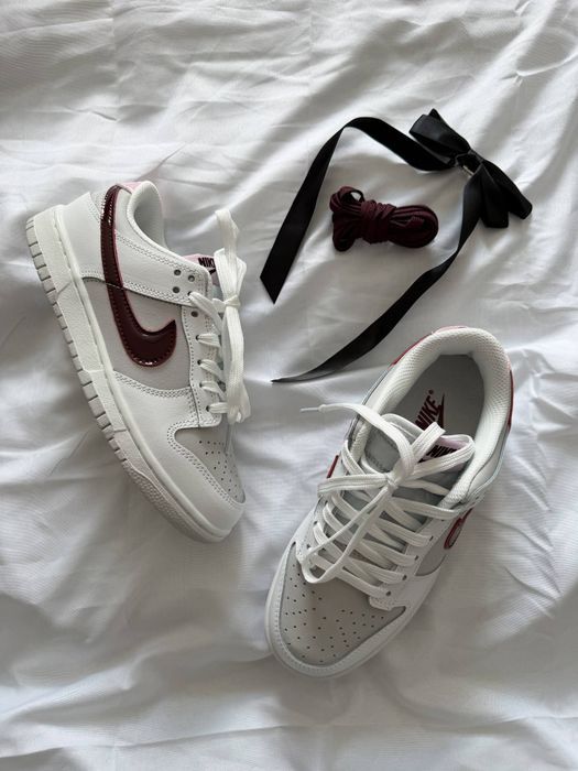 Nike Dunk SB Low Sail Burgundy Crush жіночі кросівки найк данк