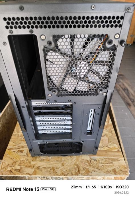 Caixa PC Fractal Design R4 window