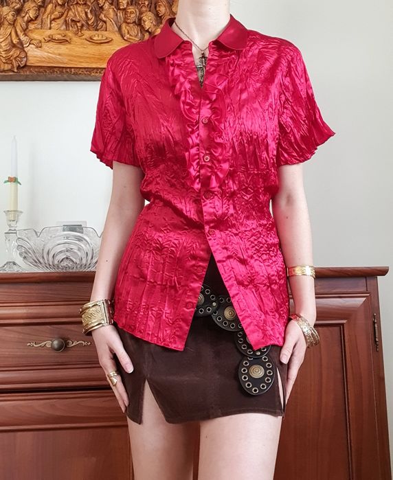 Czerwona koszula z wiązaniem