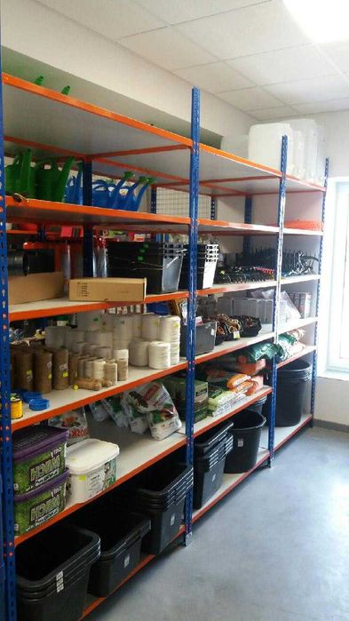 Regał do garażu magazynu piwnicy - stabilny i mocny