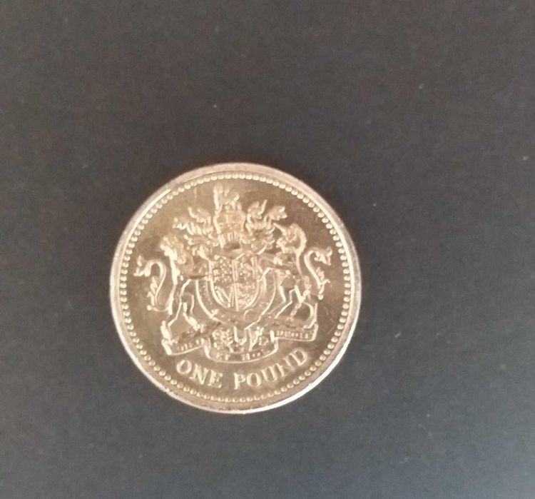 1 libra, Isabel II de 1983, flor de cunho.