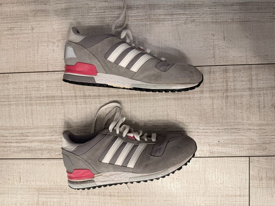 Кросівки від бренду Adidas
