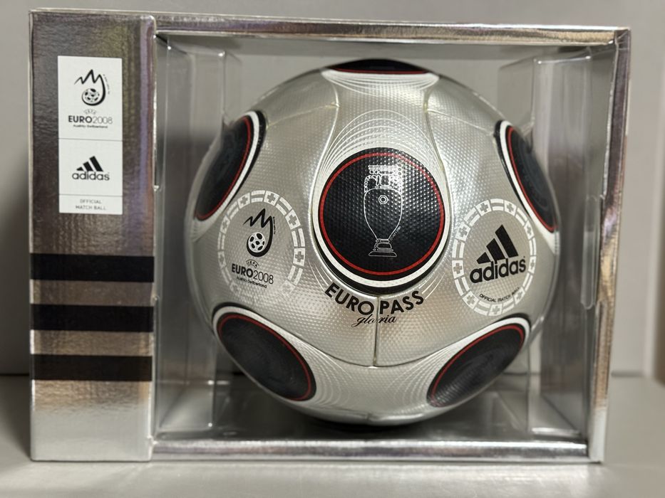 Офіційний мʼяч UEFA Euro 2008, Австрія/Швейцарія.