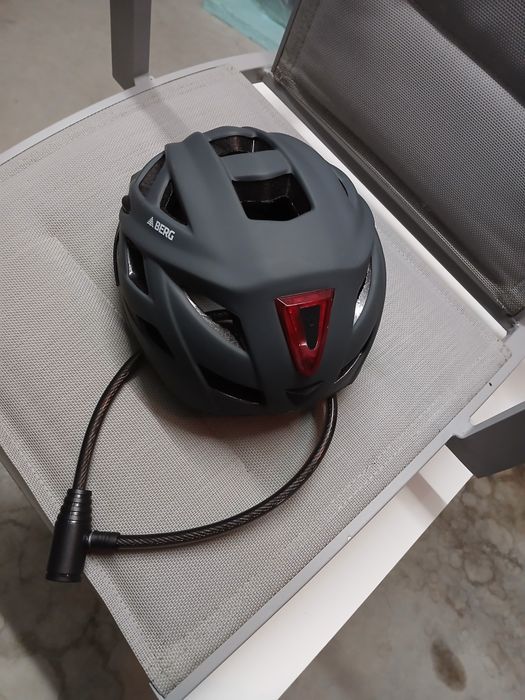 Capacete e cadeado de bicicleta berg