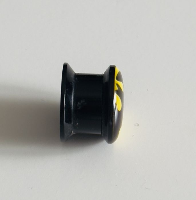 Tunel pług 12mm Batman plastikowy zakręcany piercing