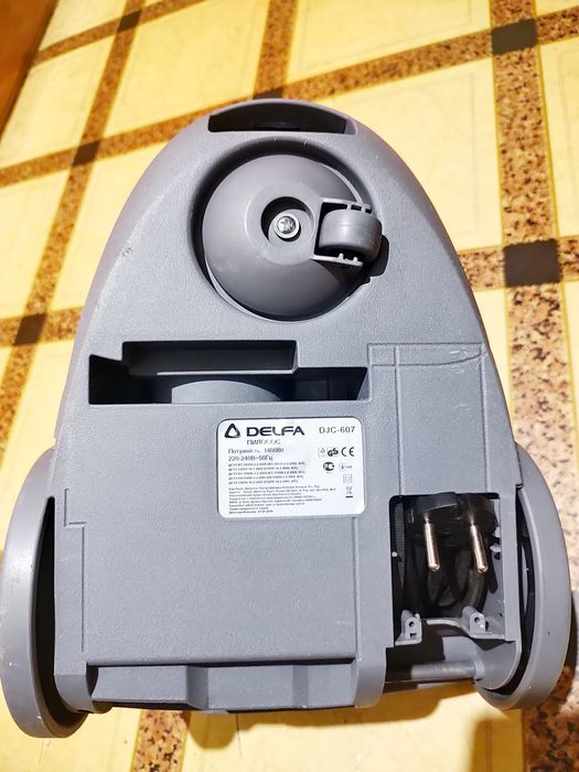 Пылесос Delfa DJC-607. 1400w