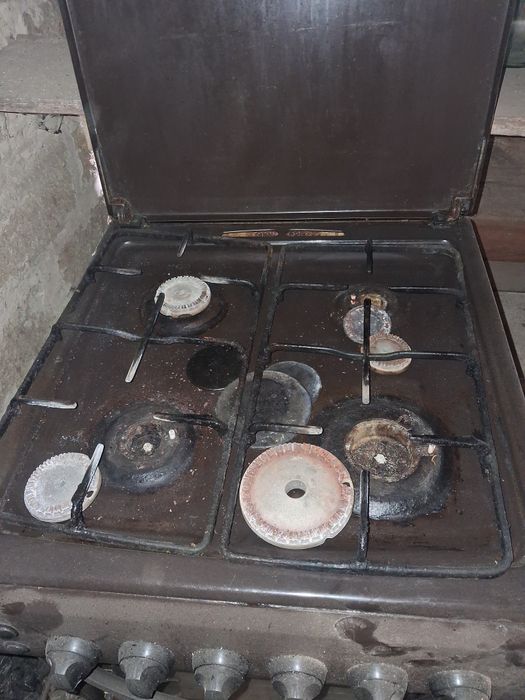 Продам газовую плиту