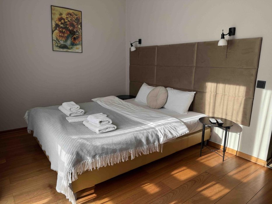 Продам готель 2200м2 в елітному котеджному містечку Северинівка.