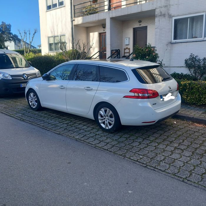 Pegeut 308 SW 2015 super económica