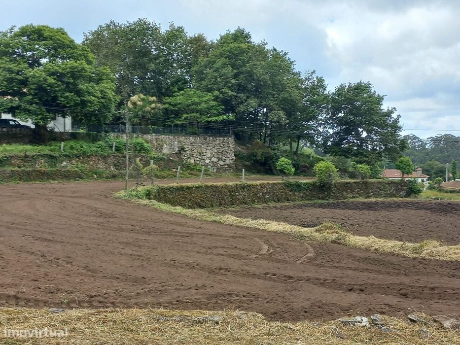 Terreno Rústico com viabilidade de construção em Escariz