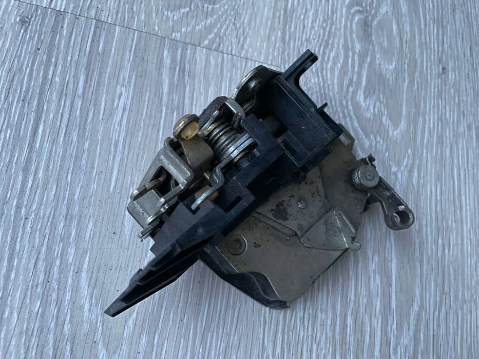 Замок двери багажника BMW E38 7-Series бмв Е34 Е38 механизм защелка