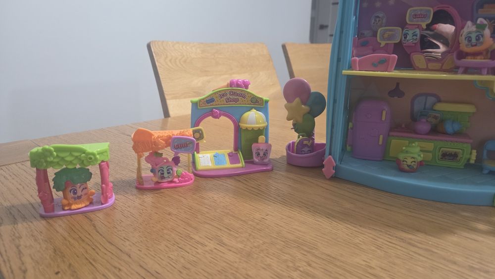 Moji Pops – figurki oraz domek.