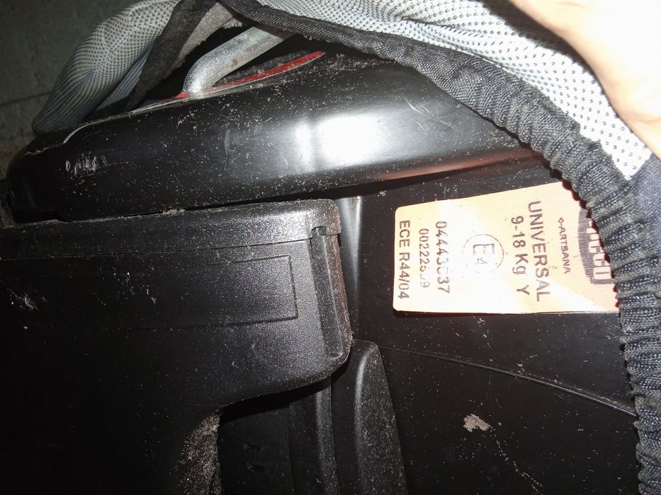 Cadeira Auto 9-18Kg  da Chicco  em bom estado