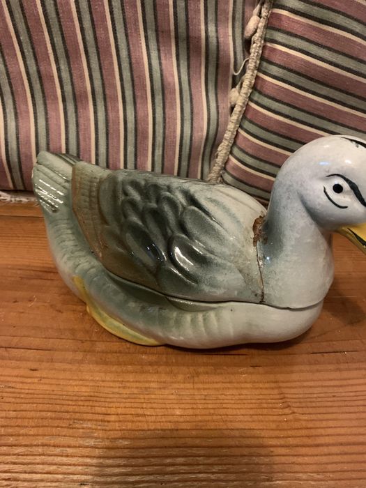Terrina em forma de pato em ceramica portuguesa