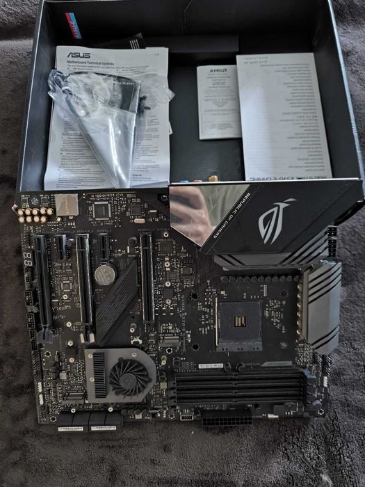 Płyta główna ROG Strix X570-E Gaming- uszkodzona