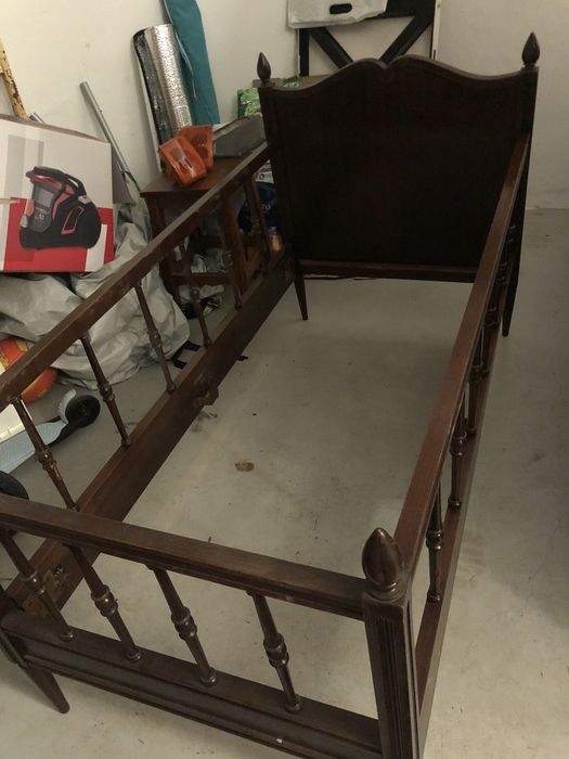 Cama bebe em madeira com estrado