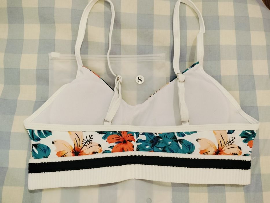 Biquíni novo com estampado tropical