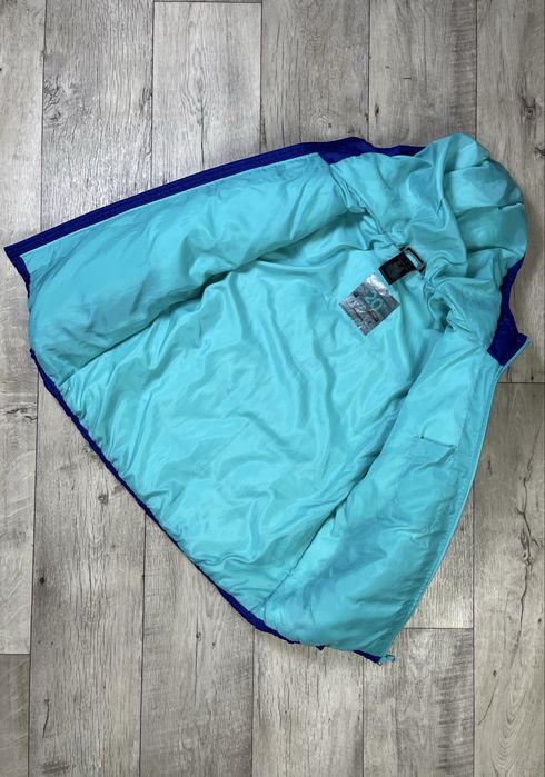 Adidas куртка пуховик M размер женская стеганая синяя