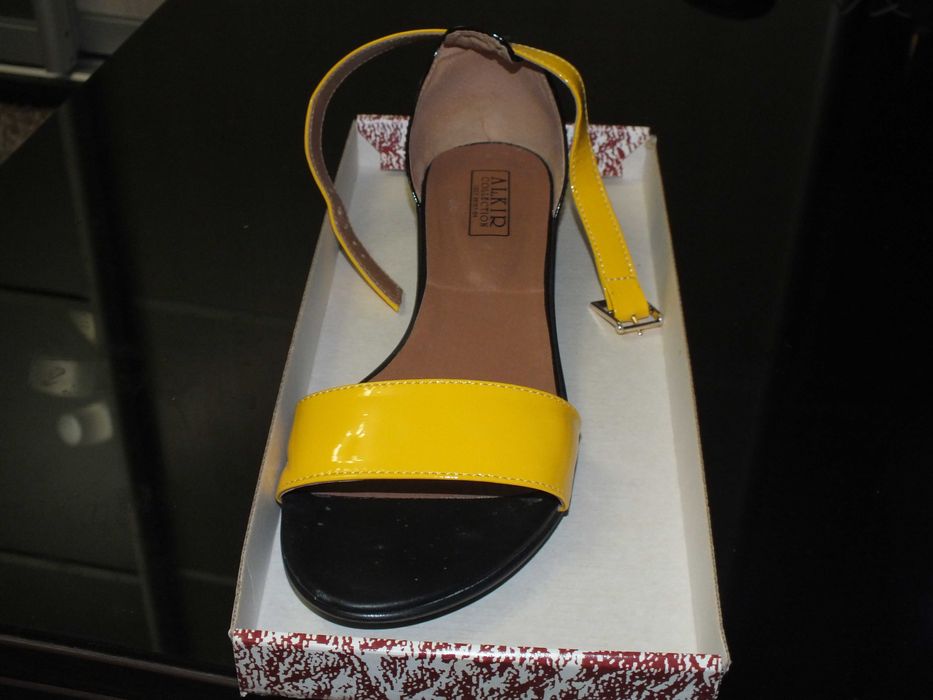 Босоніжки жіночі