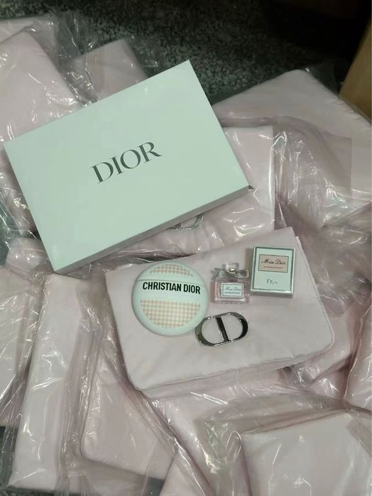 Набори косметики брендової