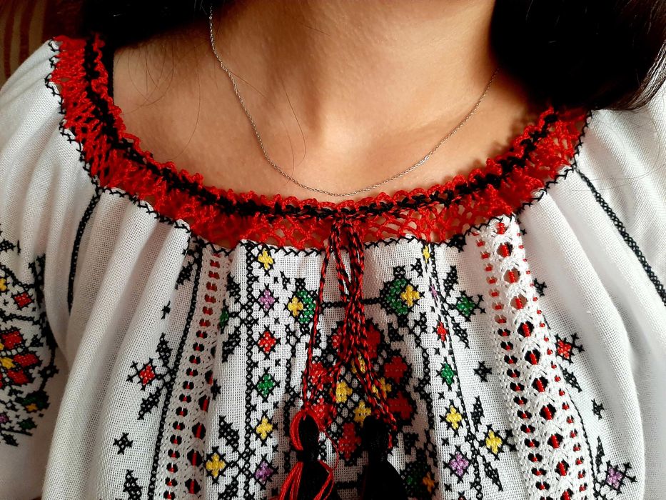 Вишита сорочка жіноча.