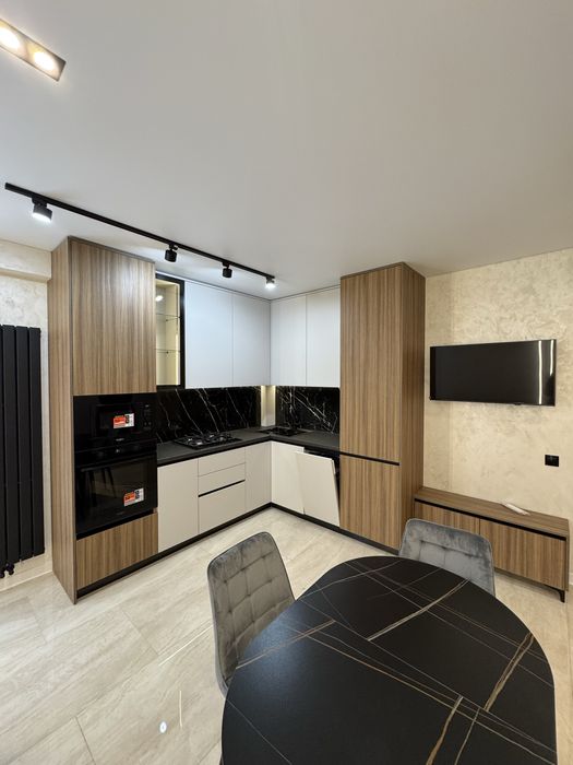 Продам 1 кімнатну біля озера,кухня-студія із індивід. газовим оп