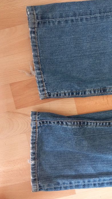 Hilfiger Denim r L dół nogawek lekko poszarpany
