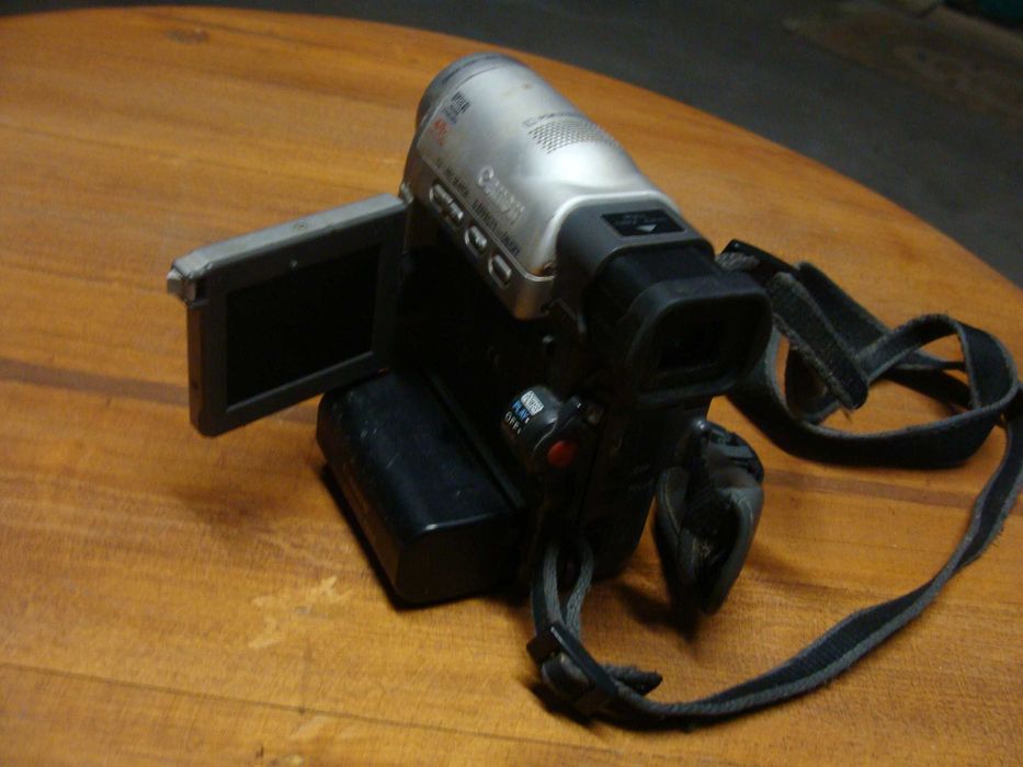Máquina de Filmar - Canon MV20 Digital Vídeo Camcorder