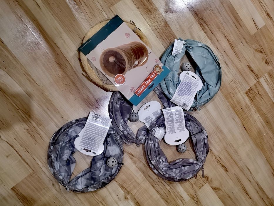 Tunel dla kota z zabawką