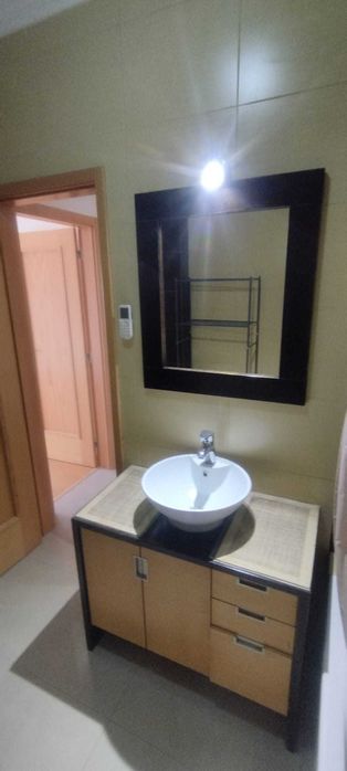 Apartamento T2 com pequena garagem/box privativa e arrecadação