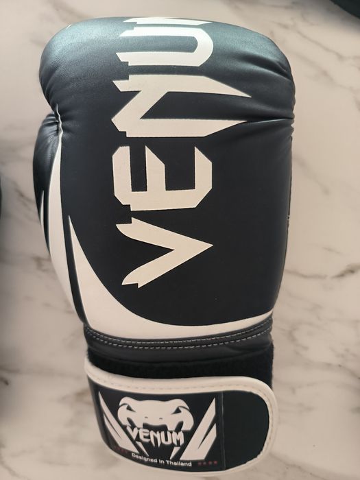 Luvas de boxe Venum Challenger 2.0 14oz (oferta bandagens Everlast 120)
