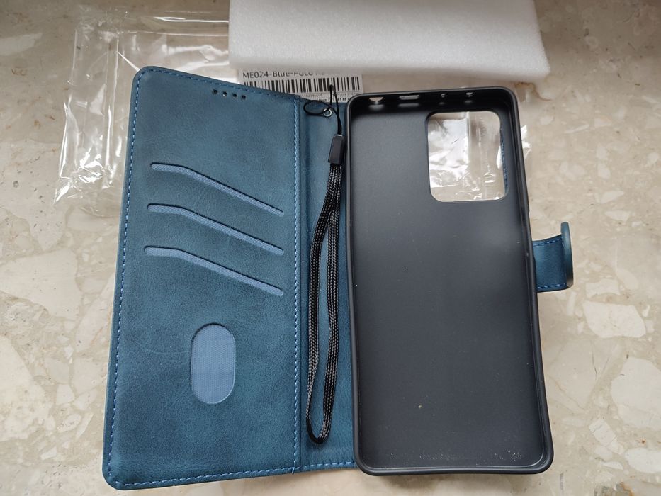 Etui na telefon poco