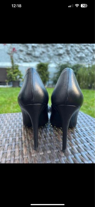 Stilettos/ sapatos altos Prof com pêlo e pérolas