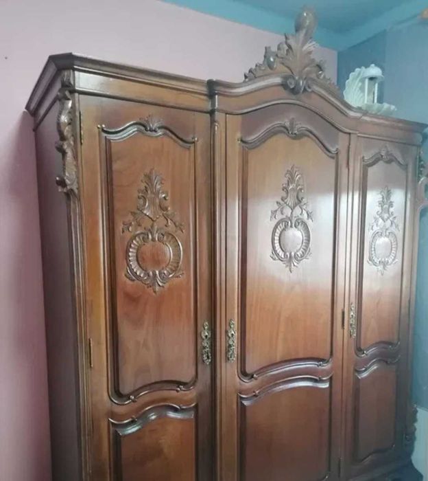 Vendo 20€ Guarda-Roupa estilo D. Maria + espelho (oferta)