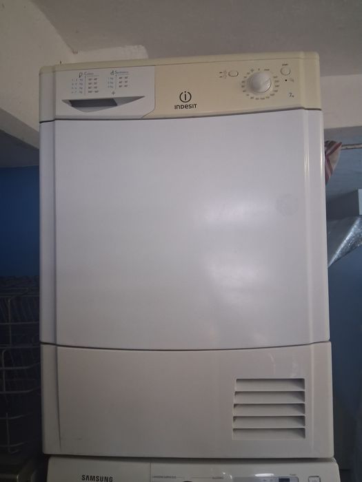 Maquina de secar Indesit  7 kilos