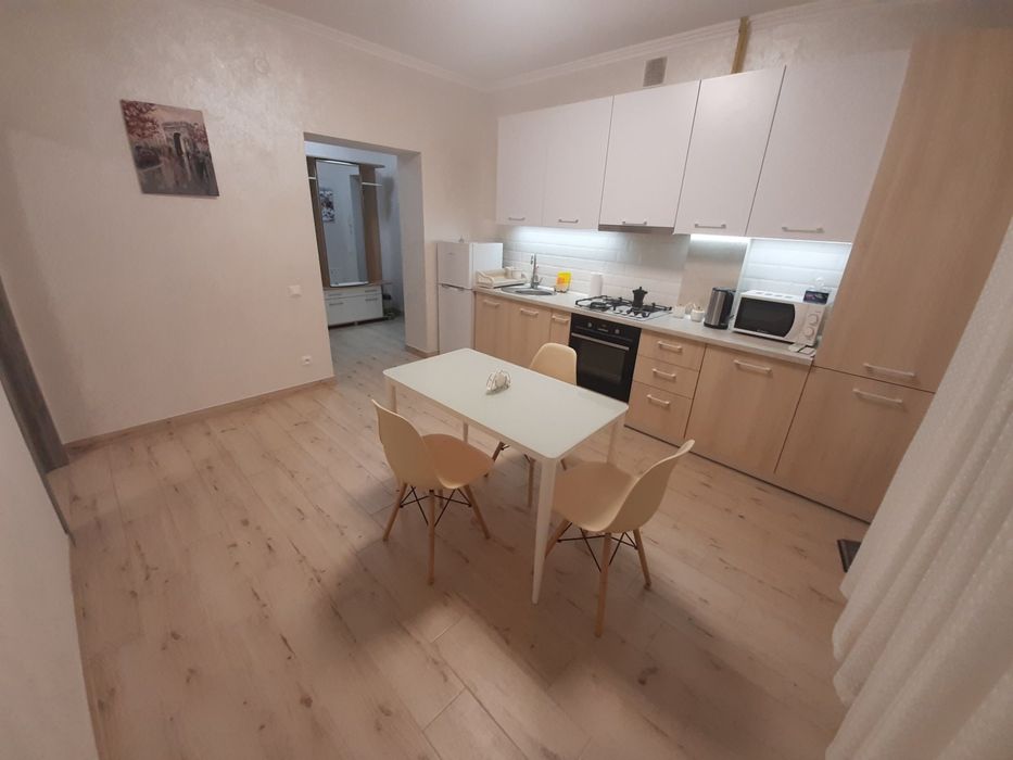 LUX апартаменти в центрі міста з балконом та парковкою