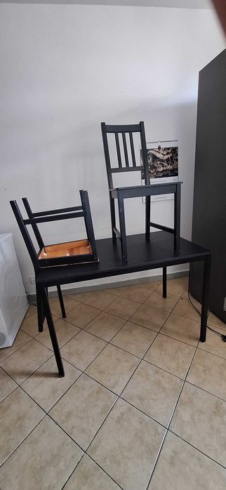 Stół do kuchnii plus dwa krzesła