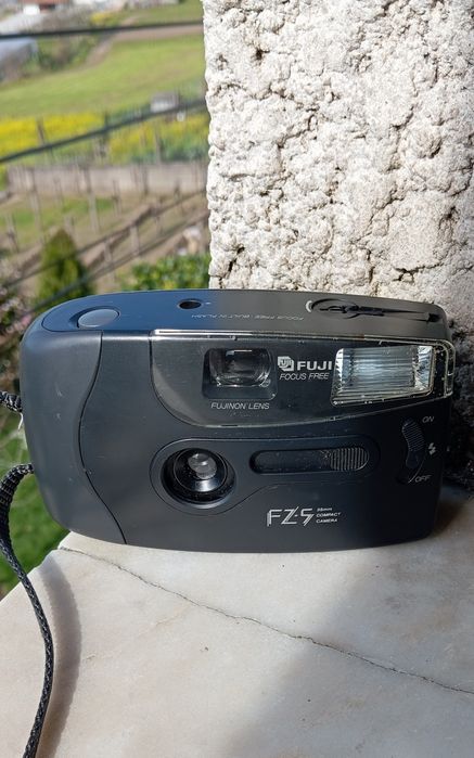 Máquina fotográfica Fuji Fujifilm FZ-5 (1989)