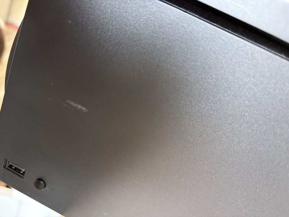 Xbox series X z napędem i dwoma padami