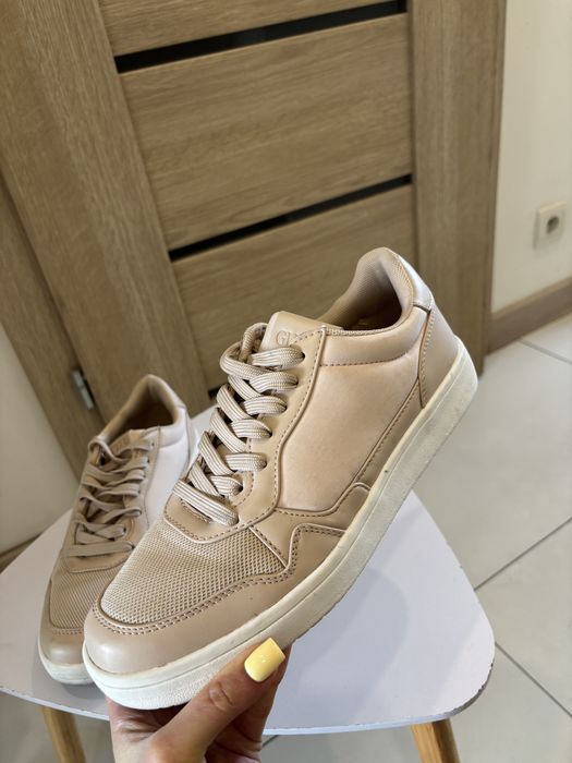 Buty marki Guess
