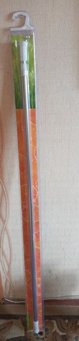 Телескопический карниз для шторки в ванной