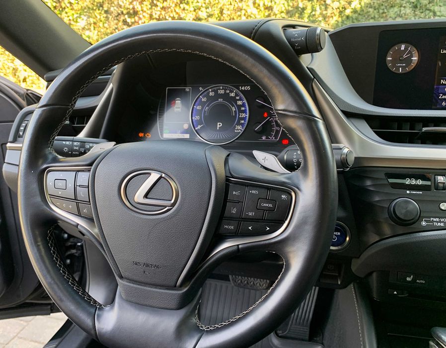 Zadbany LEXUS ES 300h